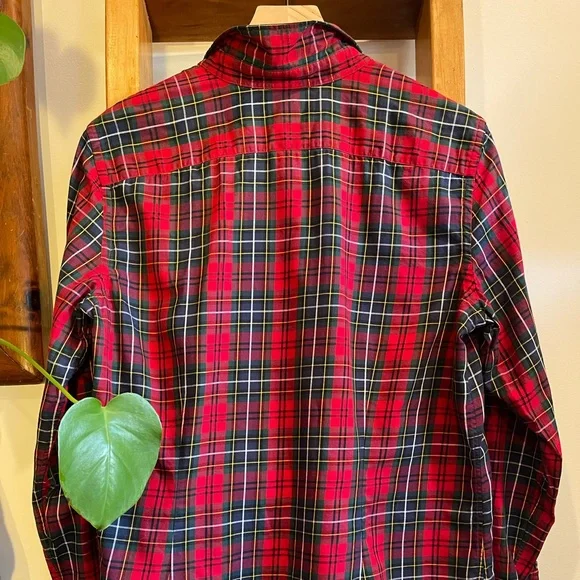 Chaps Classic Holiday Plaid Button Down! - Picture 6 of 10
